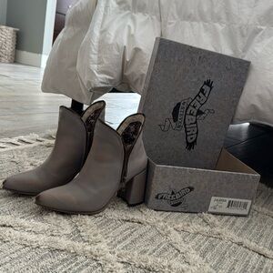 Booties, Freebird, genuine leather
